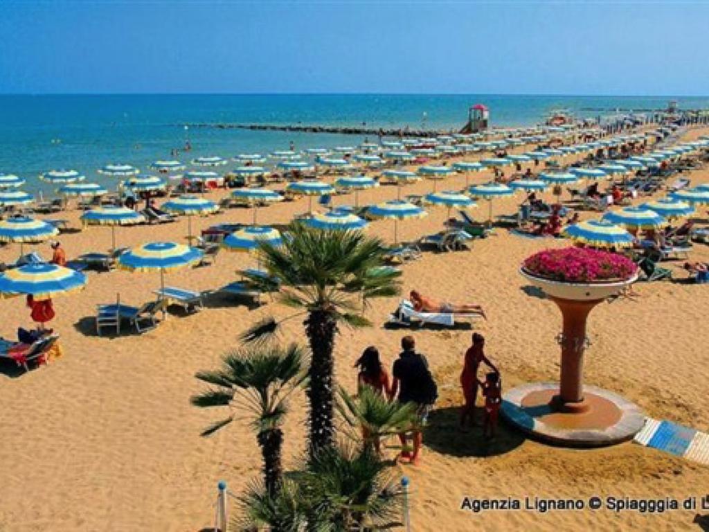 Lignano Riviera With Fireplace & Air Conditioning Lignano Sabbiadoro Exteriör bild
