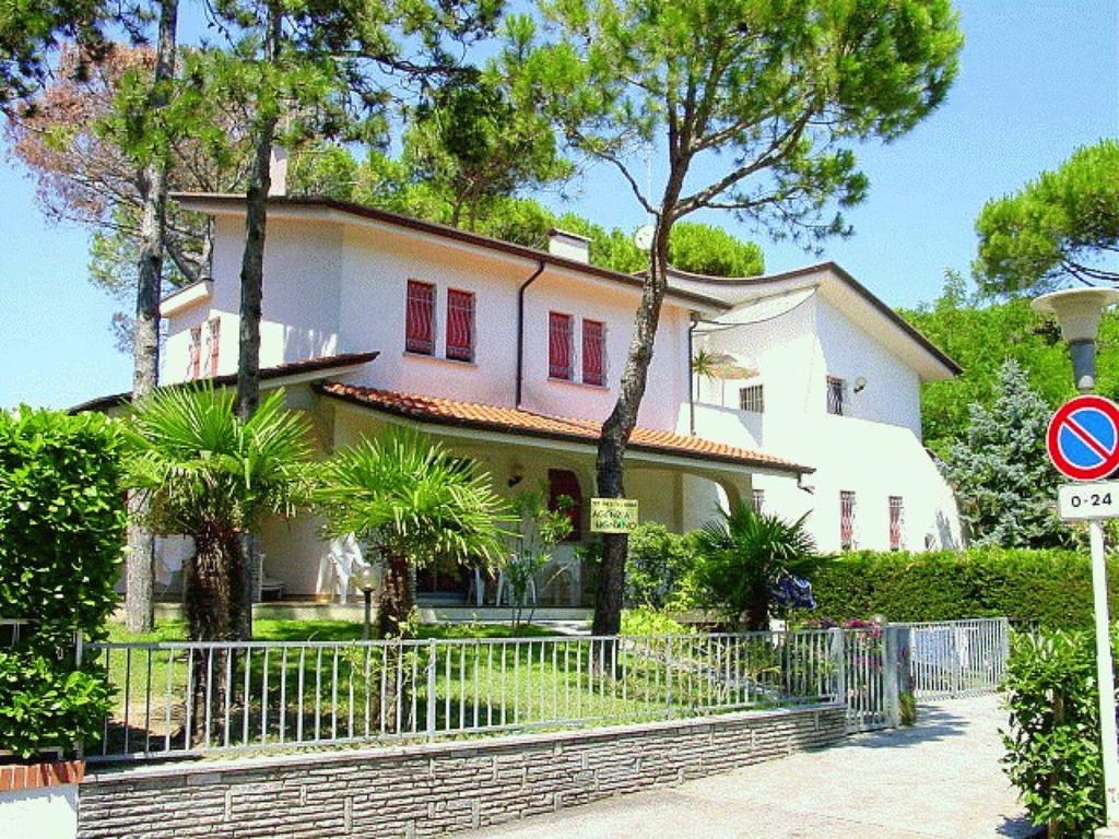 Lignano Riviera With Fireplace & Air Conditioning Lignano Sabbiadoro Exteriör bild